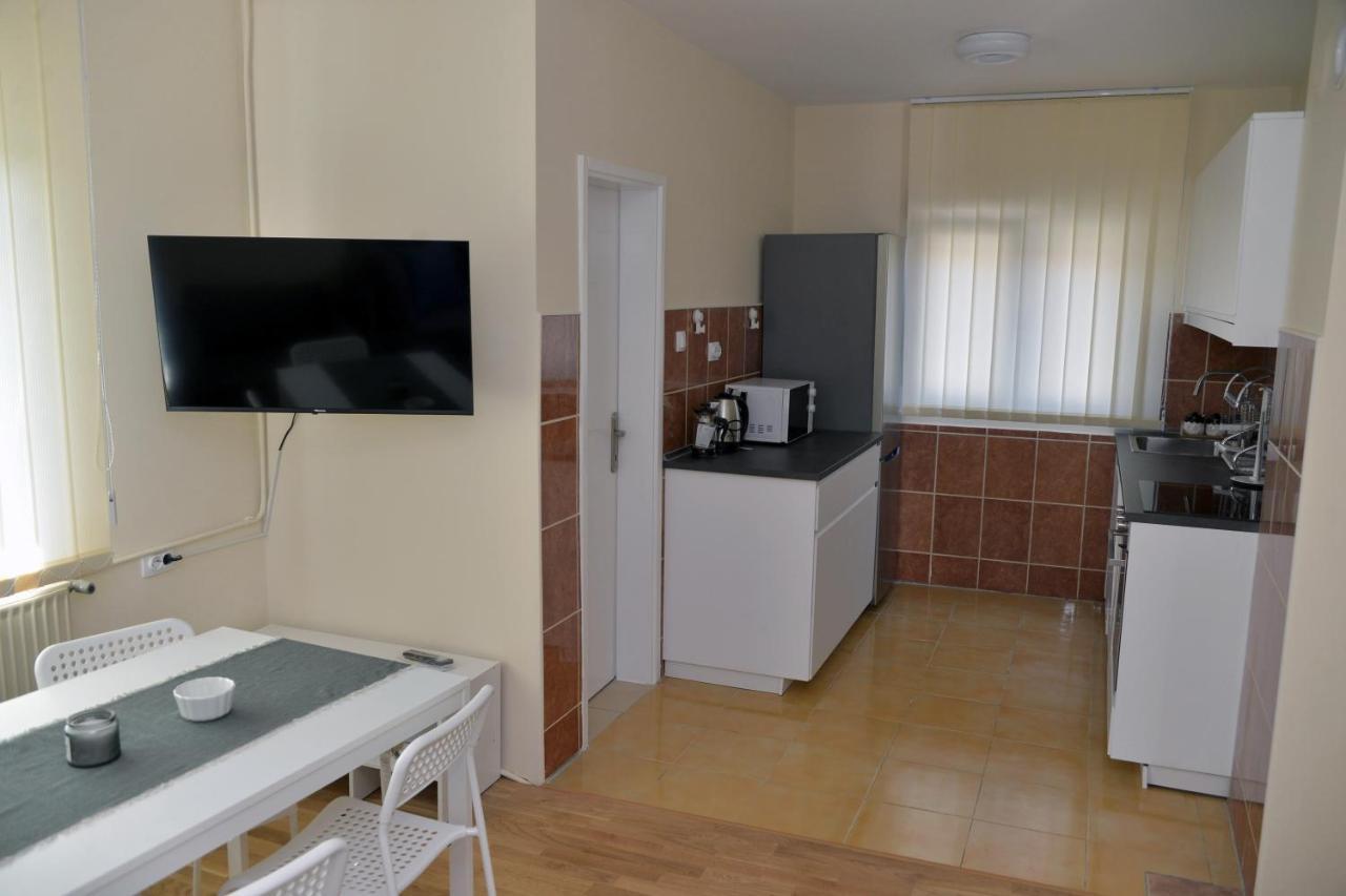 Affordable And Newly Renovated 1-Bedroom Apartment Kraljevo Extérieur photo