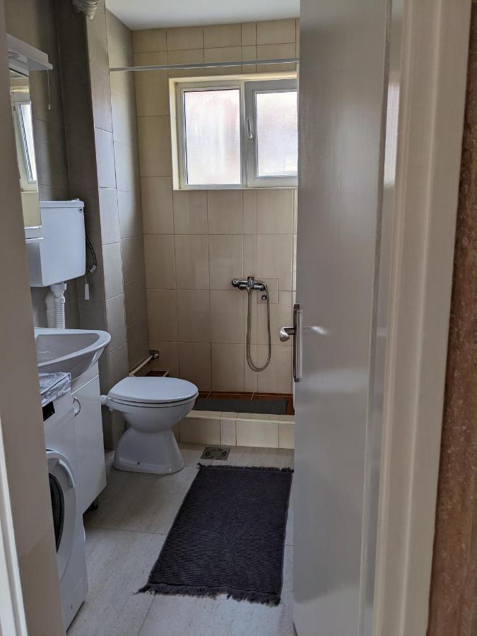 Affordable And Newly Renovated 1-Bedroom Apartment Kraljevo Extérieur photo